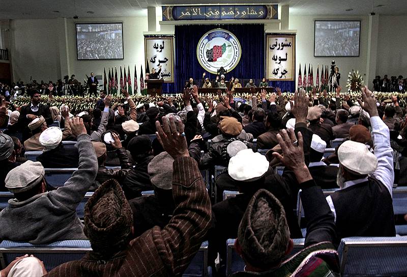 Лойя-джирга — всеафганский совет старейшин — дает возможность всем этническим группам влиять на высшую власть в Афганистане