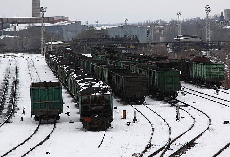 Половина украинских шахт добывают уголь марки Г, а антрацитовые шахты остались на не контролируемой Киевом территории. Если Украина не будет получать оттуда уголь марки А, придется обращаться к внешним источникам, например ЮАР или России, или же покупать донбасский уголь под маркой ростовского