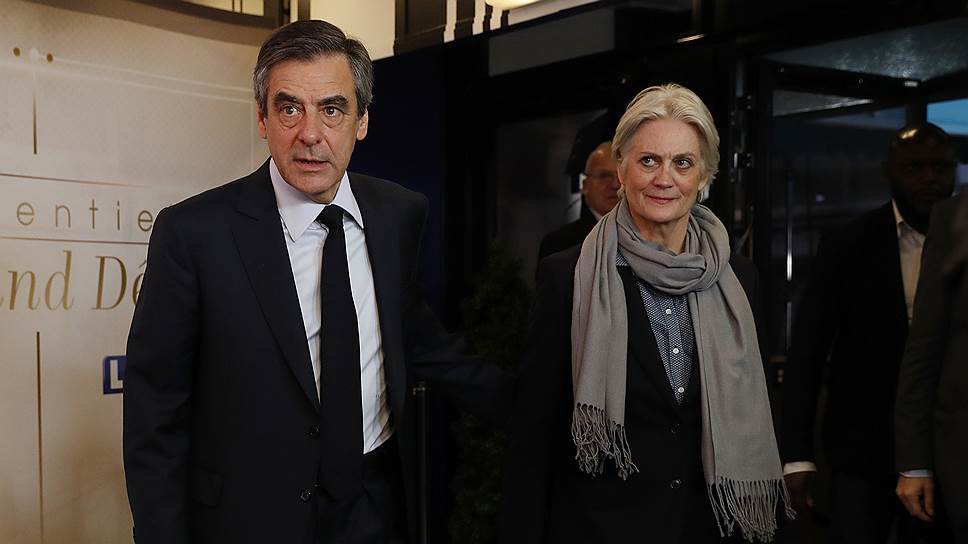 Кандидат в президенты Франции Франсуа Фийон (слева), работая в парламенте, выплатил своей помощнице-жене Пенелопе (справа) более €830 тыс.