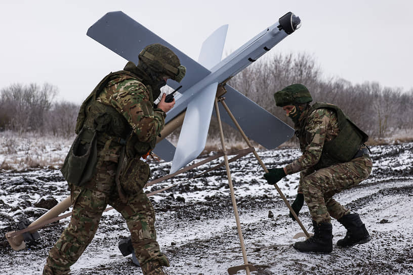 Неотъемлемой частью боевых действий стало применение беспилотных летательных аппаратов различного класса и назначения. Их используют для оперативной разведки и мониторинга обстановки, корректировки артиллерийского огня, поражения целей с воздуха и информационного взаимодействия между подразделениями