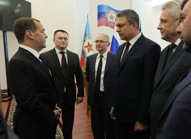 11 августа 2022 года секретарь Совбеза Дмитрий Медведев посетил Луганскую народную республику и провел совещание с главами ЛНР Леонидом Пасечником и ДНР Денисом Пушилиным