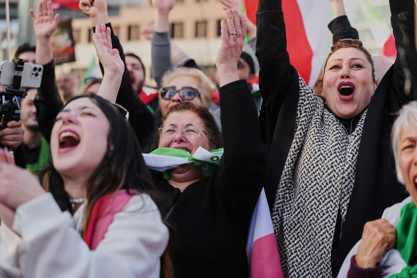 Иранская диаспора в Берлине на митинге в поддержку ударов по Ирану