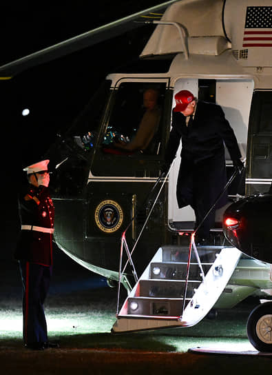 Президент США Дональд Трамп вернулся в Вашингтон после начала американо-израильской атаки на Иран (1 марта 2026 года)