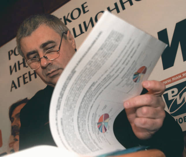 На пресс-конференции в Москве, 2002 год 