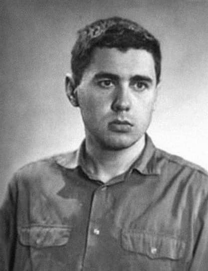 Глеб Павловский родился 5 марта 1951 года в Одессе. В 1968 году поступил на истфак Одесского госуниверситета. Во время учебы стал участником кружка-коммуны «Субъект исторической деятельности», который придерживался альтернативного взгляда на марксизм. В 1969 году исключен из комсомола «за анархизм и левоэкстремистский уклон» 