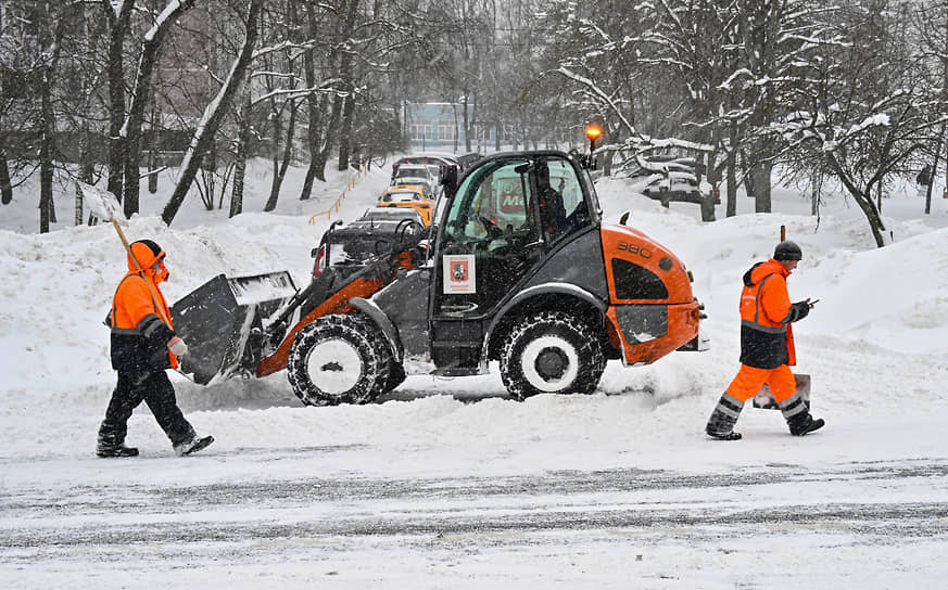 Уборка снега в Москве
