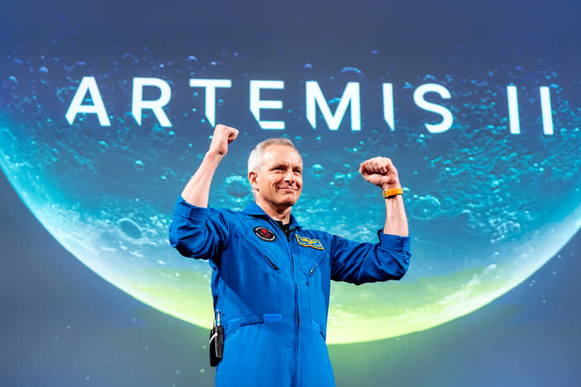 Астронавт Давид Сен-Жак на вечеринке по случаю запуска миссии Artemis II в Канадском космическом агентстве в Квебеке 