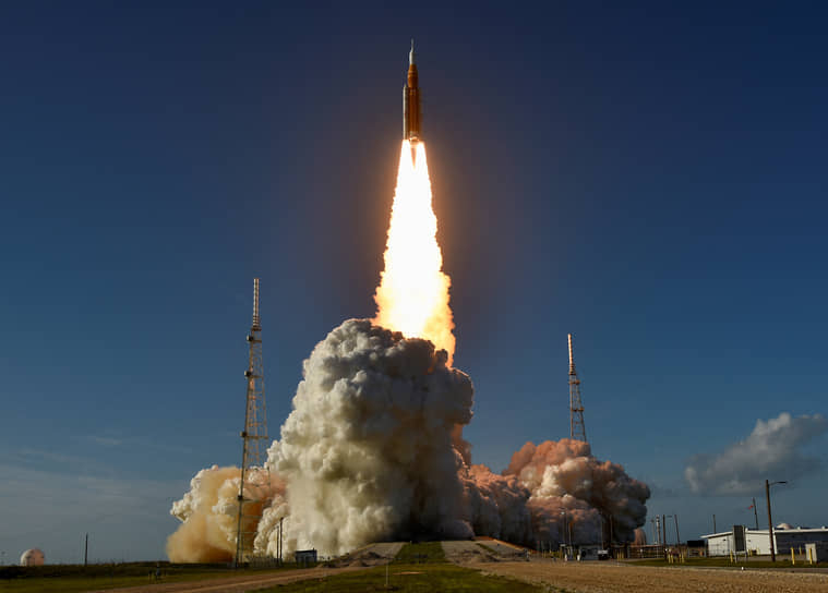 Запуск капсулы Orion осуществлен с помощью сверхтяжелой ракеты-носителя Space Launch System (SLS) — той же, что использовалась в беспилотной миссии Artemis I в 2022-м 