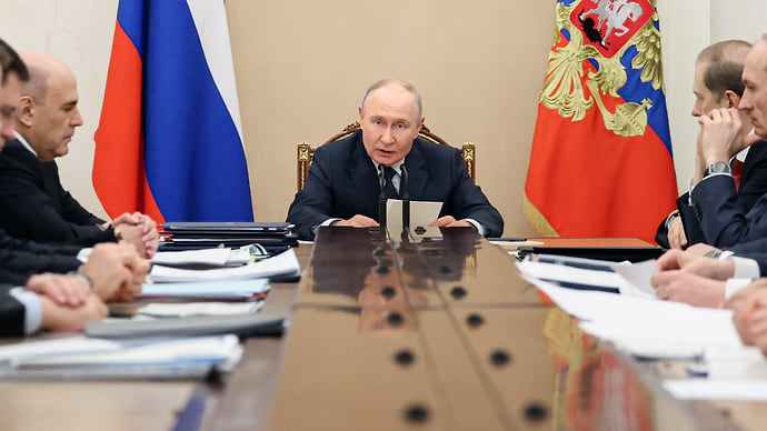 Снижение ВВП и рекордно низкая безработица: Путин провел совещание по экономическим вопросам