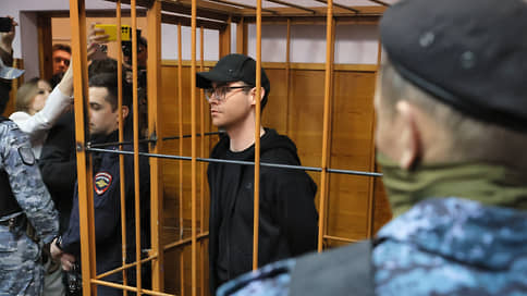 Пять лет за взятку дяде // Бывший редактор Ura.ru Денис Аллаяров приговорен к лишению свободы за покупку оперативных сводок