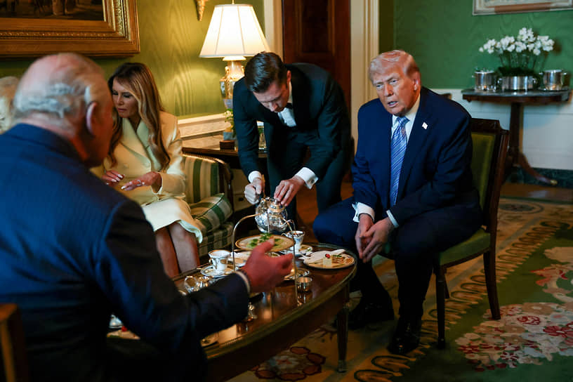 Дональд Трамп принимает британскую делегацию на официальном чаепитии 