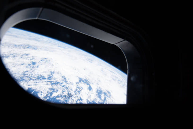 Миссия продлилась почти десять дней, за которые корабль Orion совершил полет вокруг Луны 