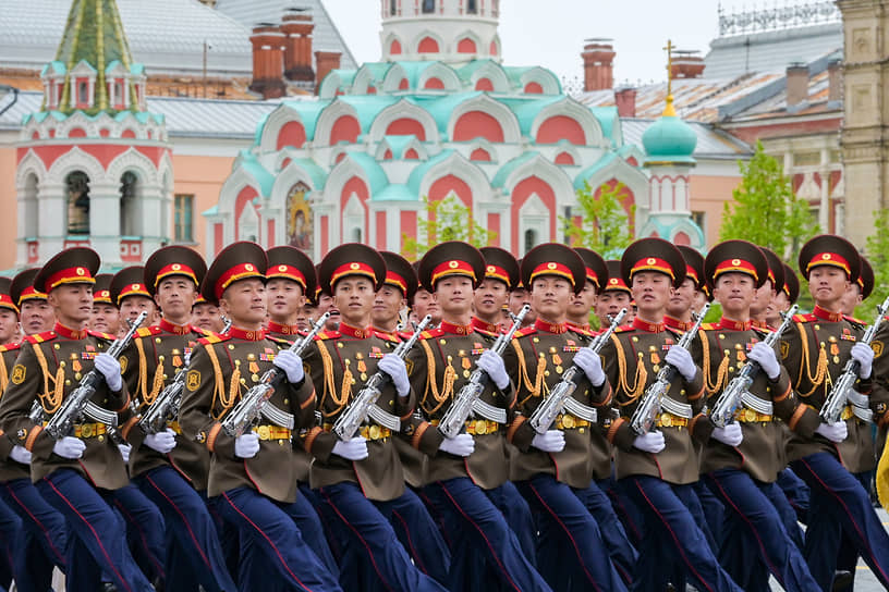 Военнослужащие КНДР во время парада 