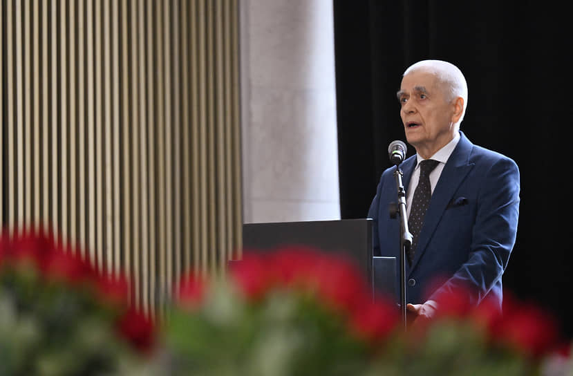 Член президиума РАН, заместитель президента РАН Геннадий Онищенко