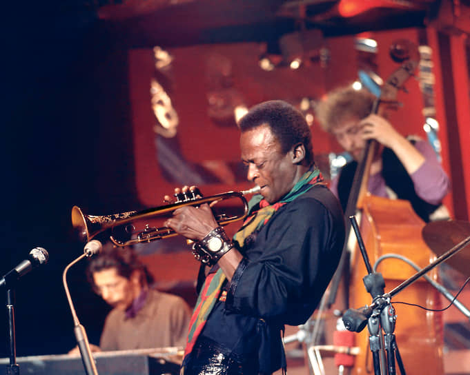 Чик Кориа, Майлз Дэвис и Дэйв Холланд на съемках телешоу BBC Jazz Scene в лондонском клубе Ронни Скотта, 1969 год