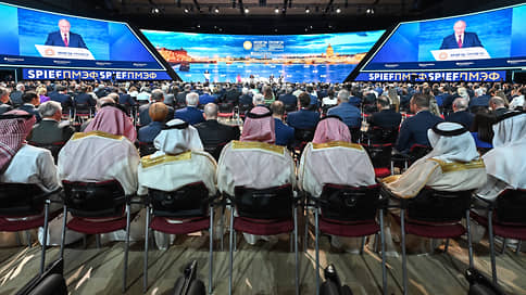 Гонец невидимого фронта // Владимир Путин приберег для пленарной сессии ПМЭФ шокирующие подробности поездки коллеги к Владимиру Зеленскому