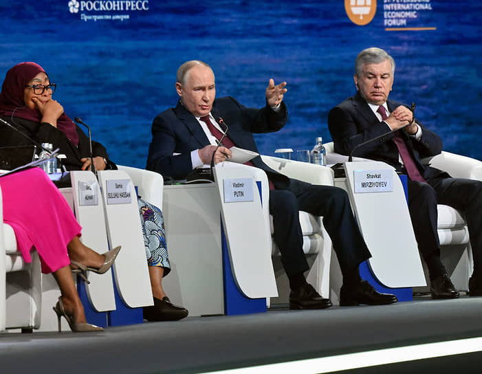 В какой-то момент Владимир Путин обратился к залу 