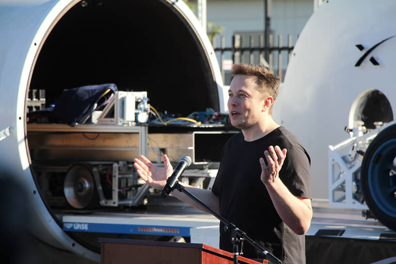 Илон Маск демонстрирует прототип Hyperloop 