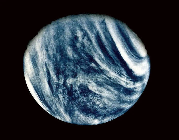 Первый снимок Венеры крупным планом, сделанный космическим аппаратом Mariner 10 