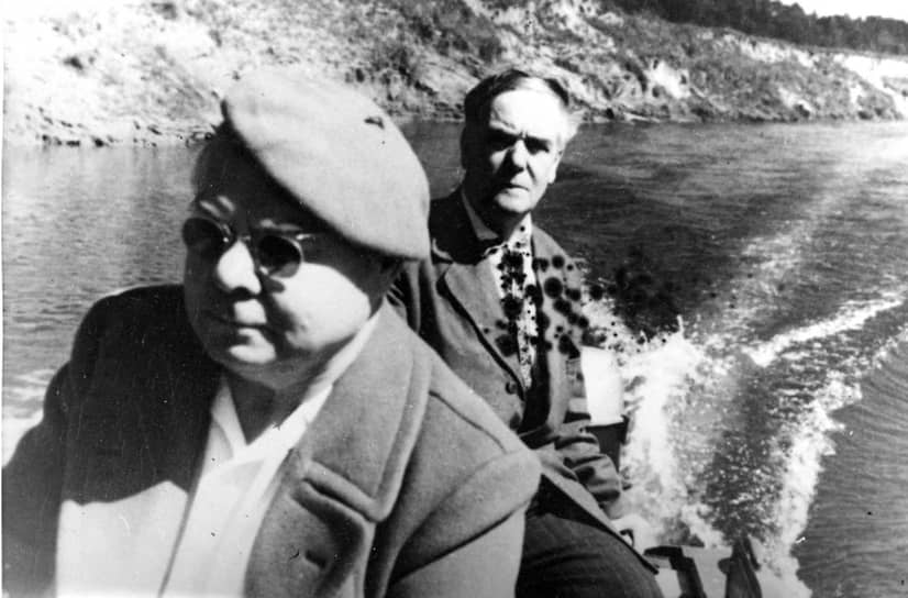 Лингвист и переводчик Вячеслав Иванов и физик Петр Капица,1956 