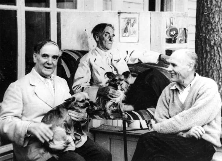 Художник Василий Ефанов пишет портрет физика Петра Капицы, 1958 
