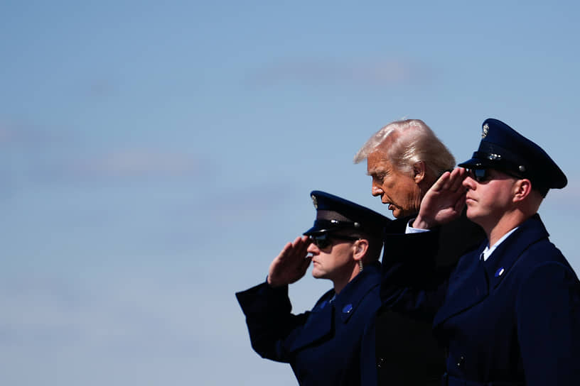 Президент США Дональд Трамп вынужден балансировать интересы военных и военно-промышленного лобби, а также европейских союзников, которых он регулярно критикует за недостаточное участие в обеспечении безопасности Старого Света 