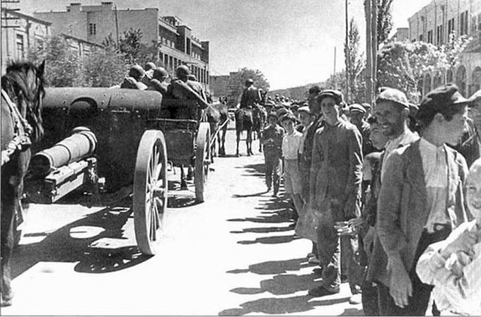 Советские войска на улицах Тебриза, 17 сентября 1941 года 