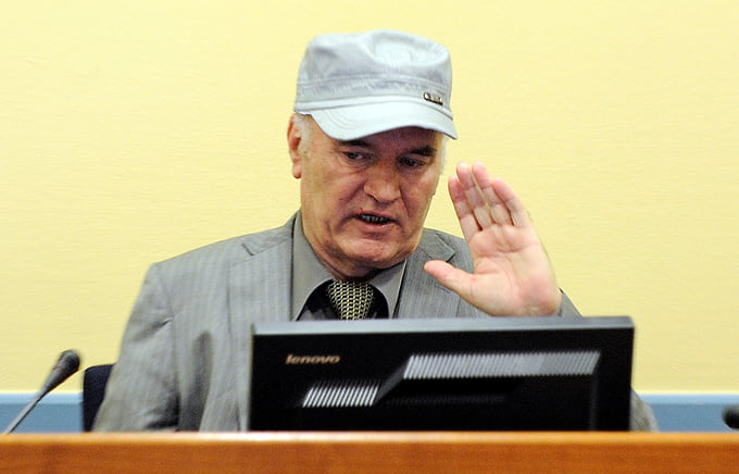 Спустя всего неделю после ареста, 2 июня, Младич предстал перед Международным уголовным трибуналом по бывшей Югославии в Гааге (Нидерланды). Там ему были предъявлены обвинения в военных преступлениях и геноциде в ходе осады Сараево и взятия Сребреницы. Бывший генерал обвинения отверг, а адвокат назвал его героем
