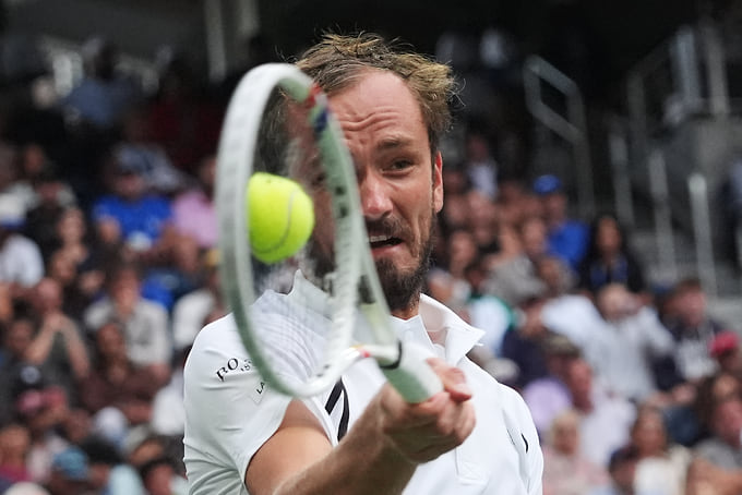 Потерпев поражение в четвертом круге US Open, Даниил Медведев второй год подряд не смог дойти до 1/4 финала на всех турнирах Большого шлема 