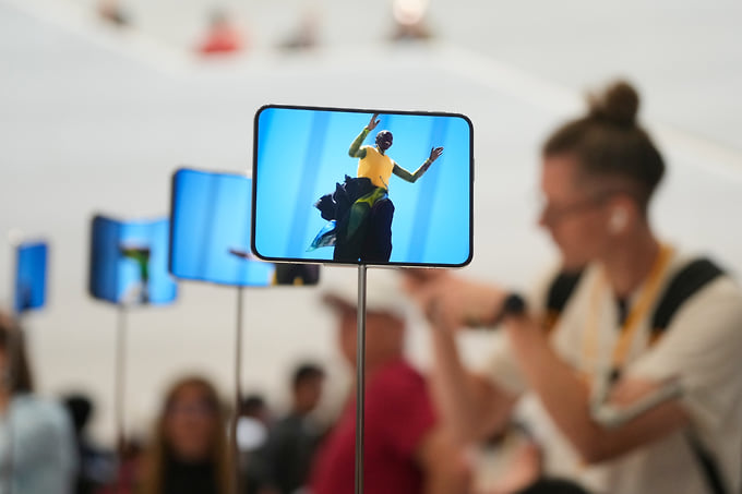 iPhone Duo в развернутом состоянии 