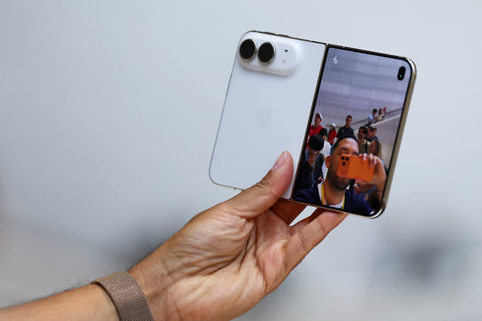 iPhone Duo будет доступен только в двух базовых расцветках: «утренняя звезда» и «ночное небо» 