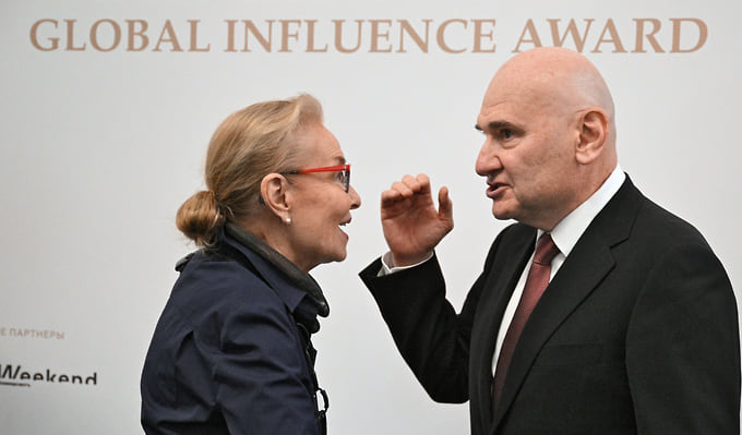 Директор Мультимедиа Арт Музея Ольга Свиблова и  президент РЕК Александр Генцис 