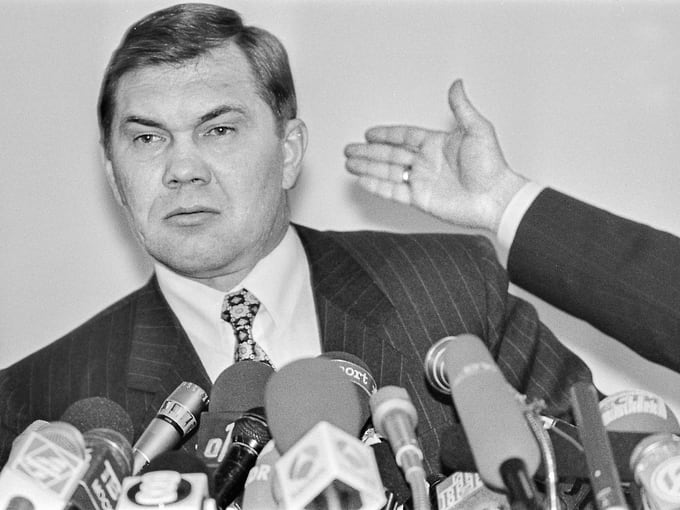 Генерал Александр Лебедь в 1996 году 