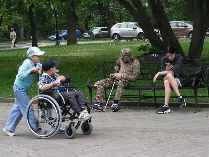 Тяжелобольные дети, а, следовательно, и их родители часто лишены возможности даже выйти на улицу