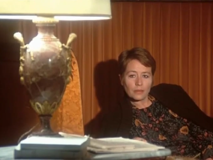 В картине Жана-Луи Бертучелли «Доктор Франсуаза Гайян» (1975) Жирардо играет женщину-врача, преданную профессии и пациентам в ущерб личной жизни. В один прекрасный день она узнает, что у нее рак легких