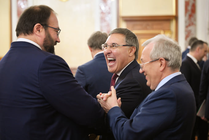 Москва. Слева направо: министр цифрового развития Максут Шадаев, министр науки и высшего образования Валерий Фальков и президент РАН Геннадий Красников перед началом заседания правительства РФ