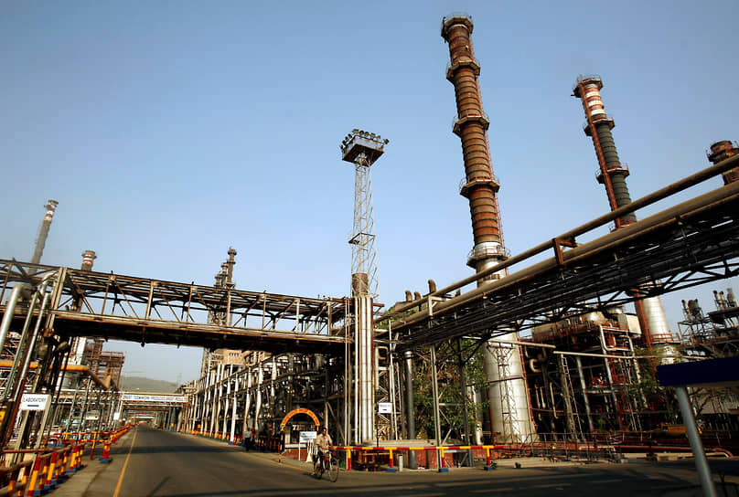 Нефтеперерабатывающий завод компании Bharat Petroleum Corporation Ltd. в Мумбаи