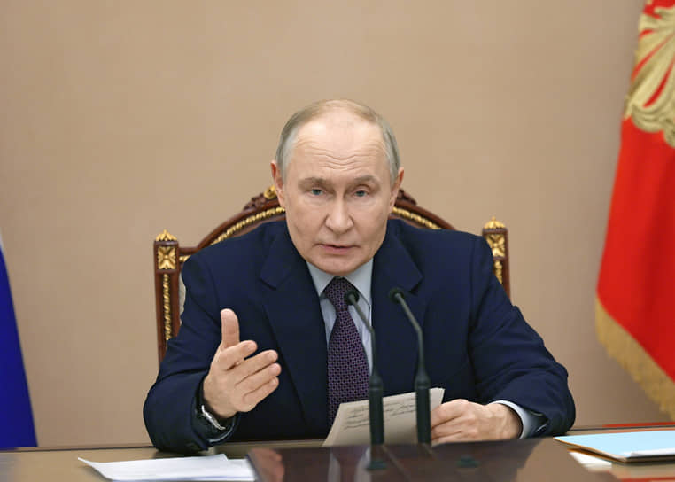Владимир Путин ждет сигнала