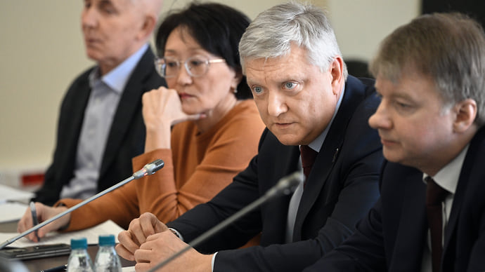 Комитет Думы одобрил запрет образов сгенерированных и умерших людей в агитации