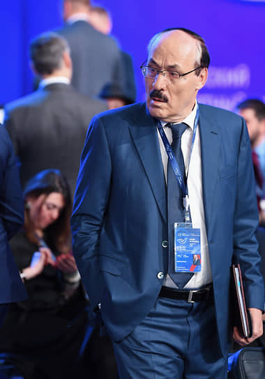 Экс-глава Миннаца Рамазан Абдулатипов уверен, что нынешним российским политикам стоит почаще оглядываться на опыт предшественников
