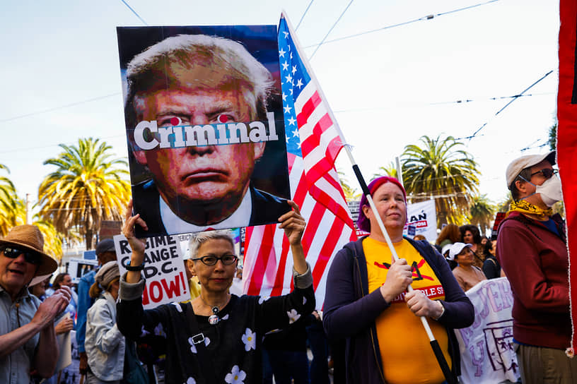 Акция протеста против политики Дональда Трампа в Сан-Франциско