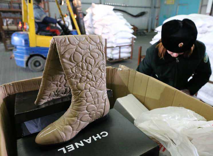 С помощью стратегии борьбы с незаконной промпродукцией власти надеются существенно снизить долю контрафакта в легкой промышленности