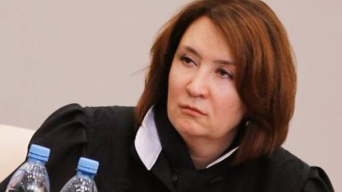 С «золотой судьи» хоть земли кусок