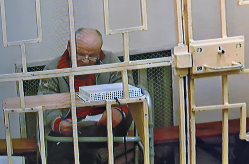 Бывший замминистра обороны Павел Попов на оглашении приговора в суде 