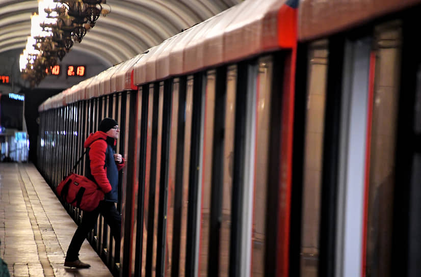 Станция «Комсомольская», Московский метрополитен