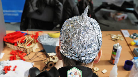 Заговорщики в строю // Социологи изучили веру россиян в тайное