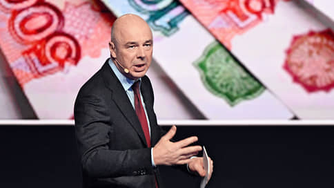 Ближний Восток сыграл по правилу // Подорожавшая нефть вернула операции Минфина с валютой