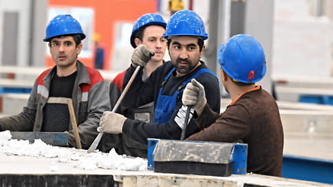 В кабмине поддержали увеличение пошлины для иностранцев