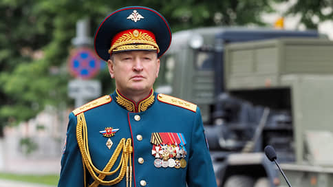 Генерал берет господствующий кабинет // Александр Лапин может возглавить комитет Госдумы по обороне