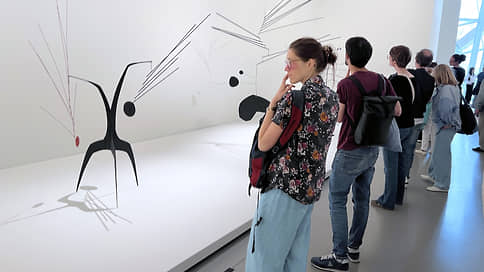 Железное равновесие // Полное собрание Александра Колдера в парижском Fondation Louis Vuitton
